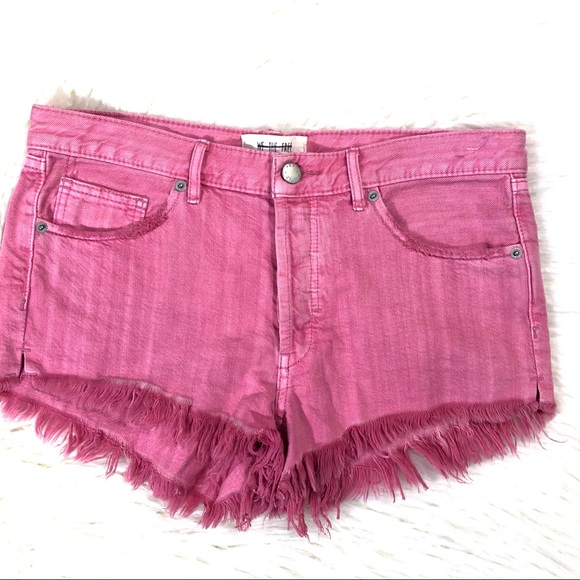New! WE THE FREE pink frayed cutoff shorts - Picture 2 of 8